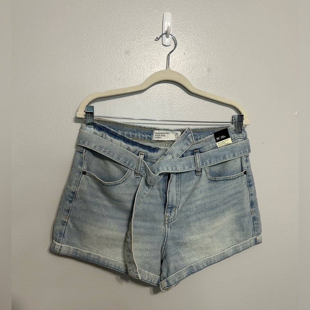 Abercrombie & Fitch High Rise Short